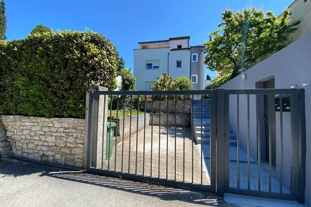 Apartment Damir 50 Meters From The Beach 普拉